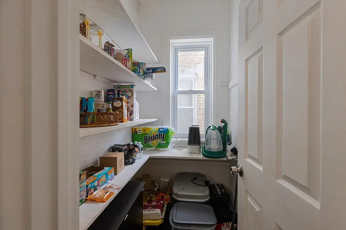 4844 W Rice St,   Chicago, IL 60651