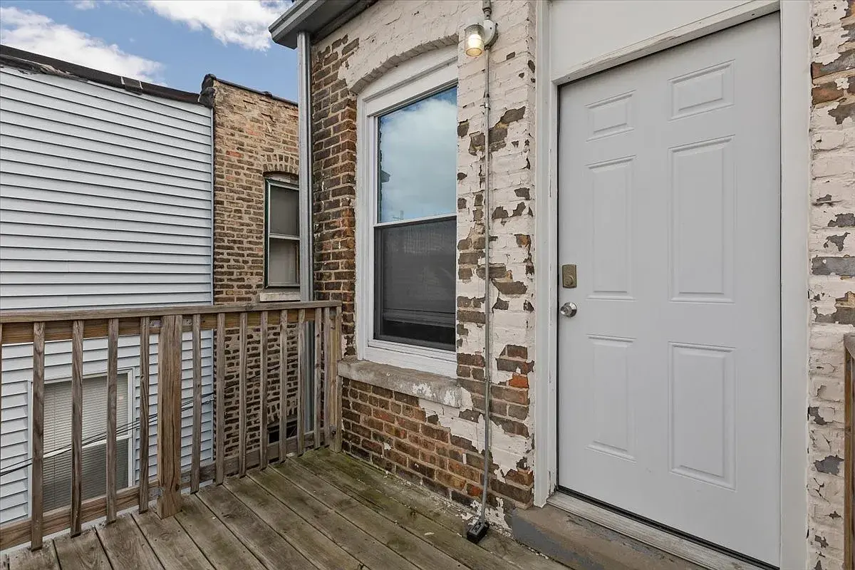 4844 W Rice St,   Chicago, IL 60651