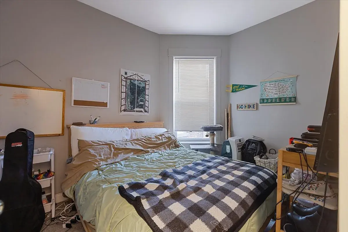 4844 W Rice St,   Chicago, IL 60651