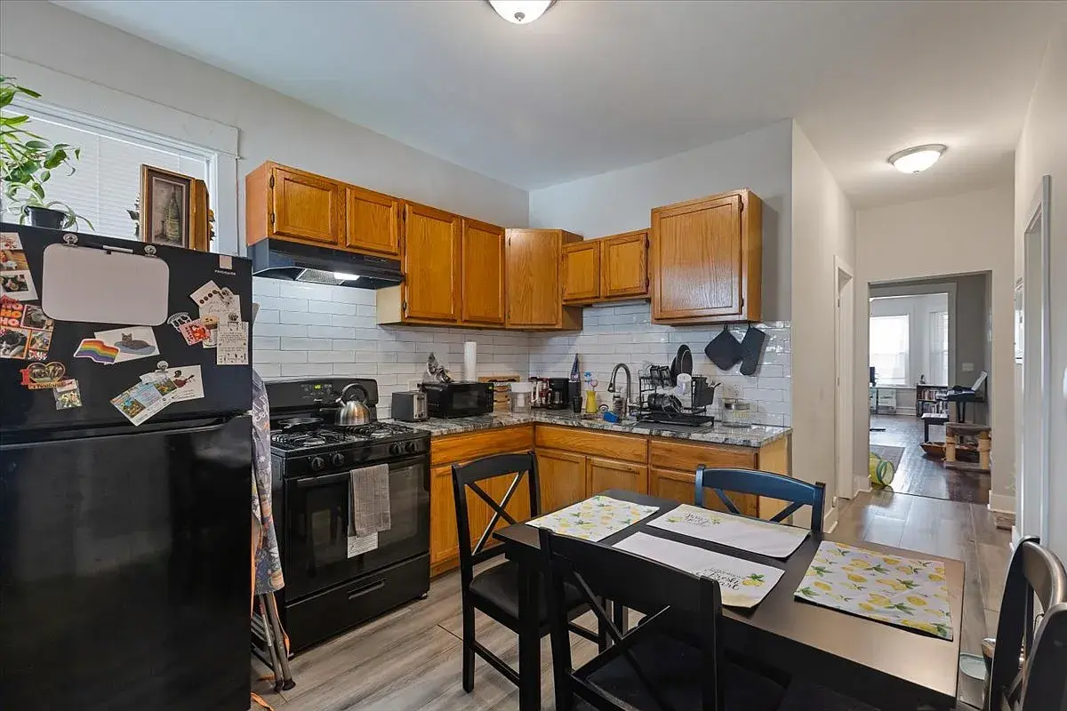 4844 W Rice St,   Chicago, IL 60651