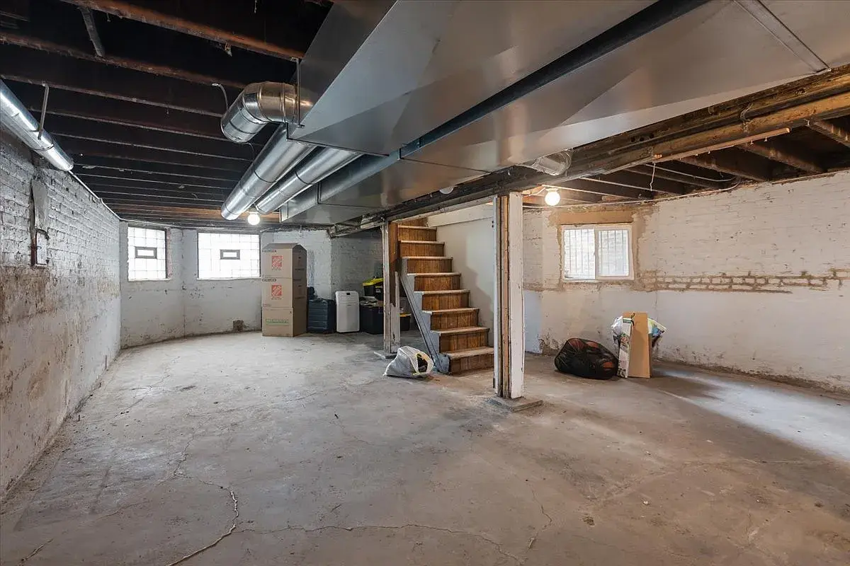 4844 W Rice St,   Chicago, IL 60651