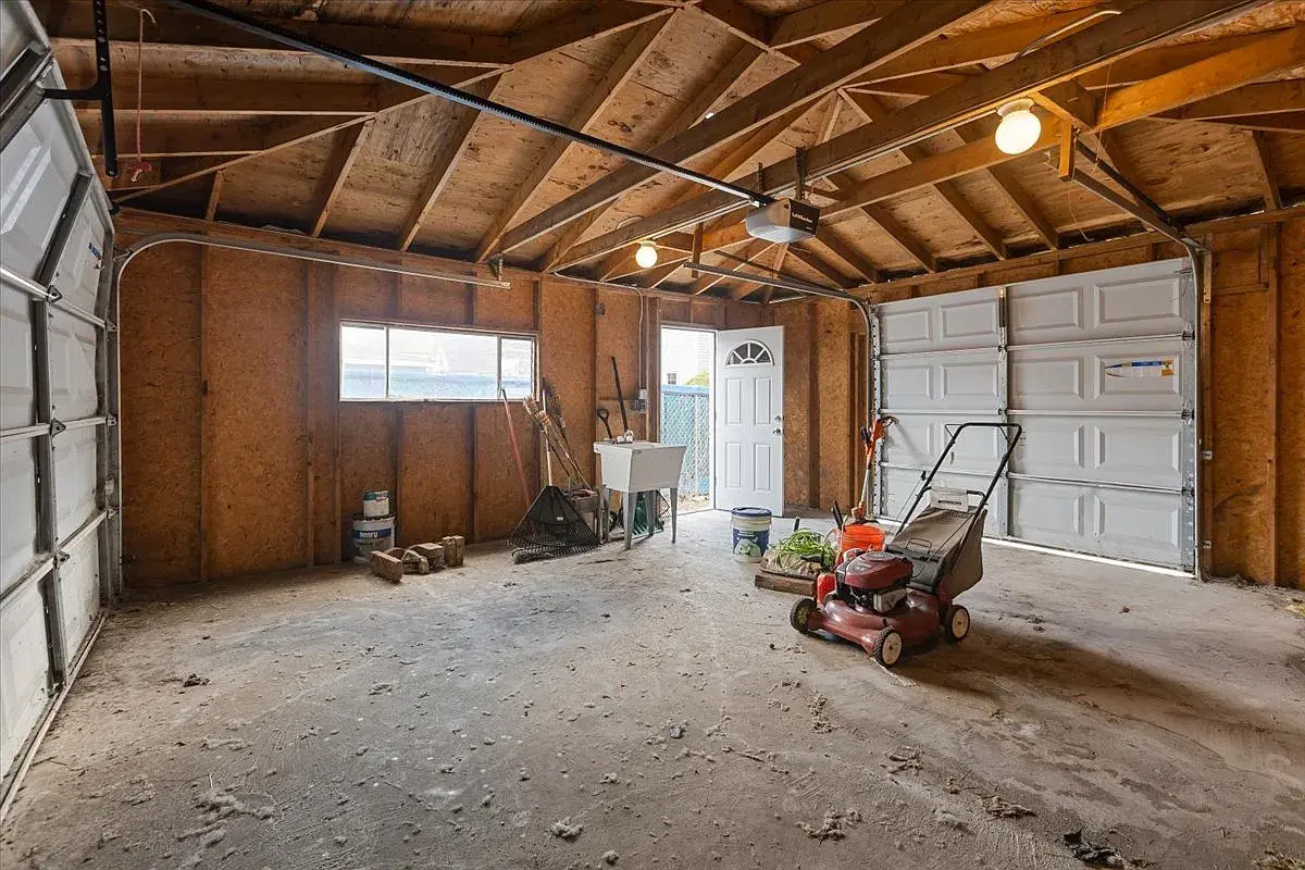 4844 W Rice St,   Chicago, IL 60651