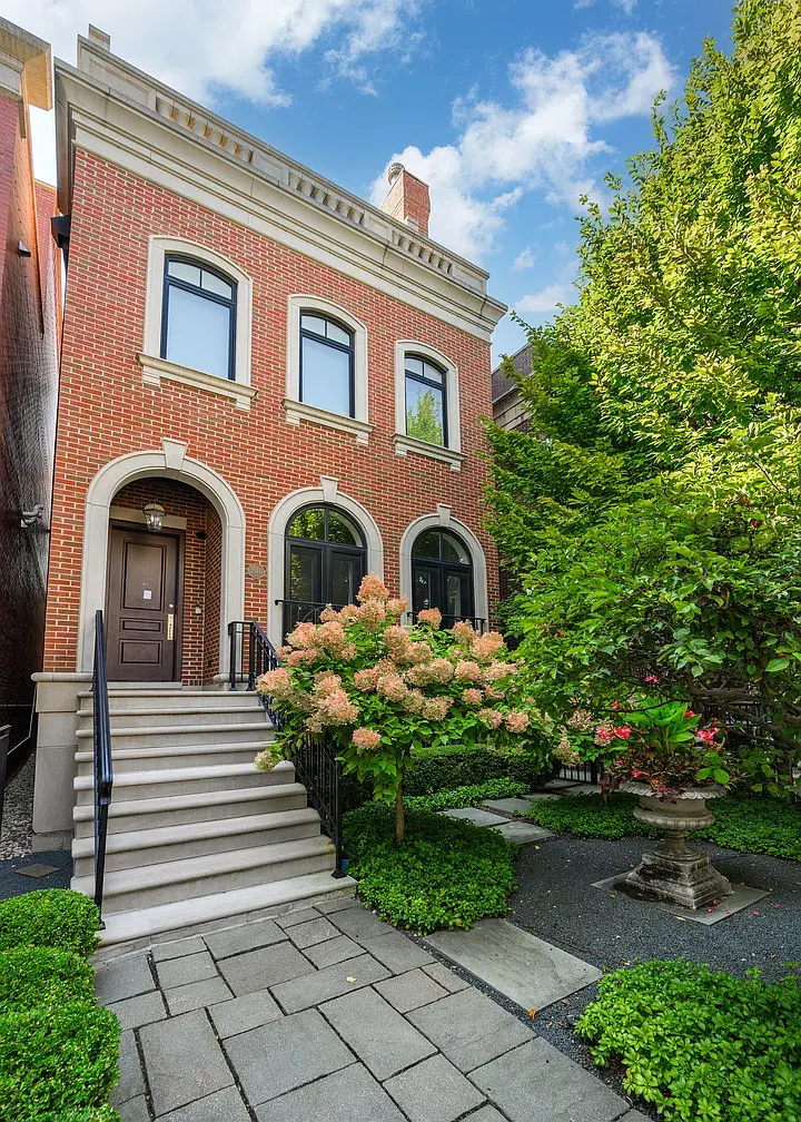 2140 N Clifton Ave,   Chicago, IL 60614