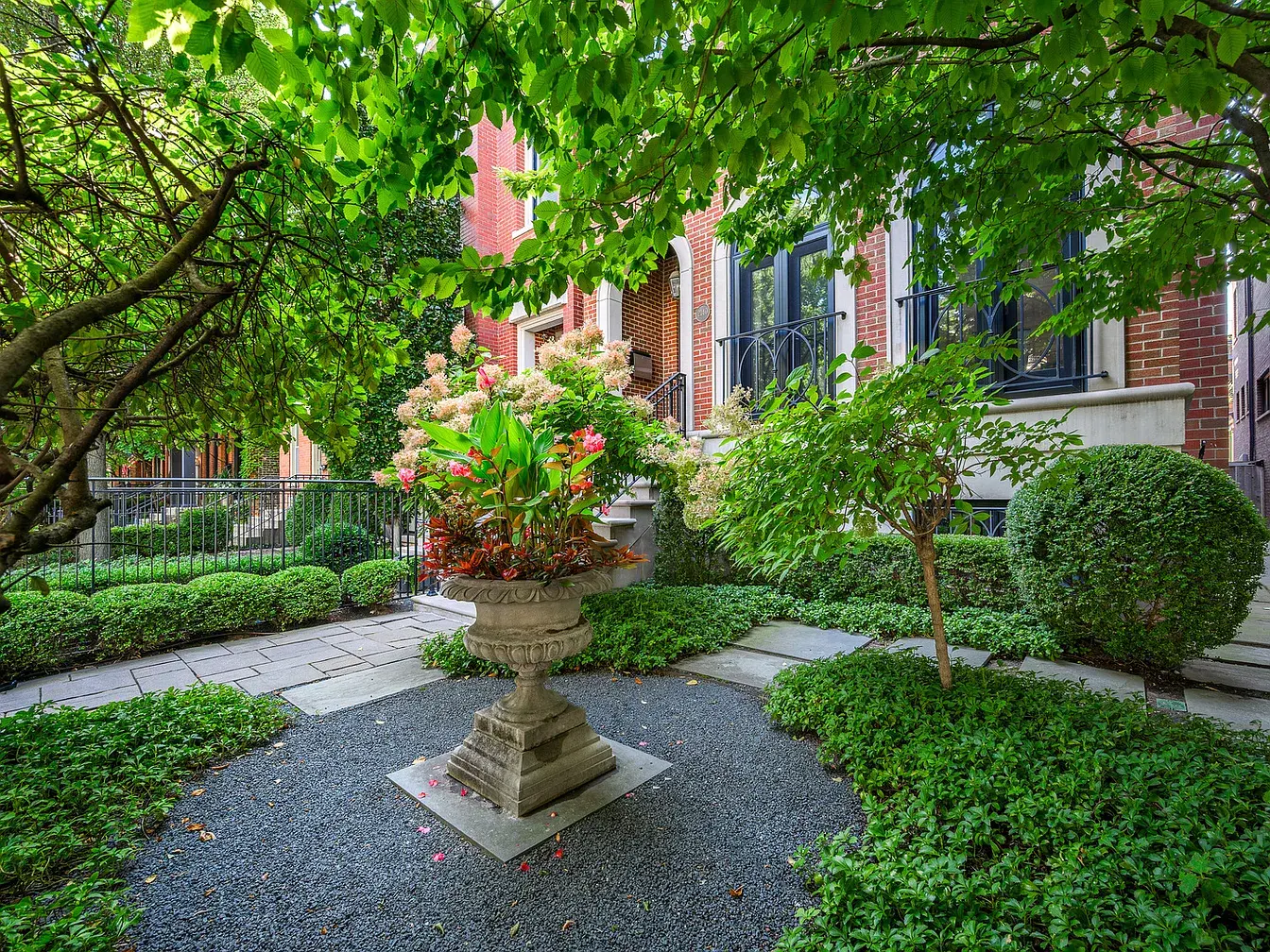 2140 N Clifton Ave,   Chicago, IL 60614