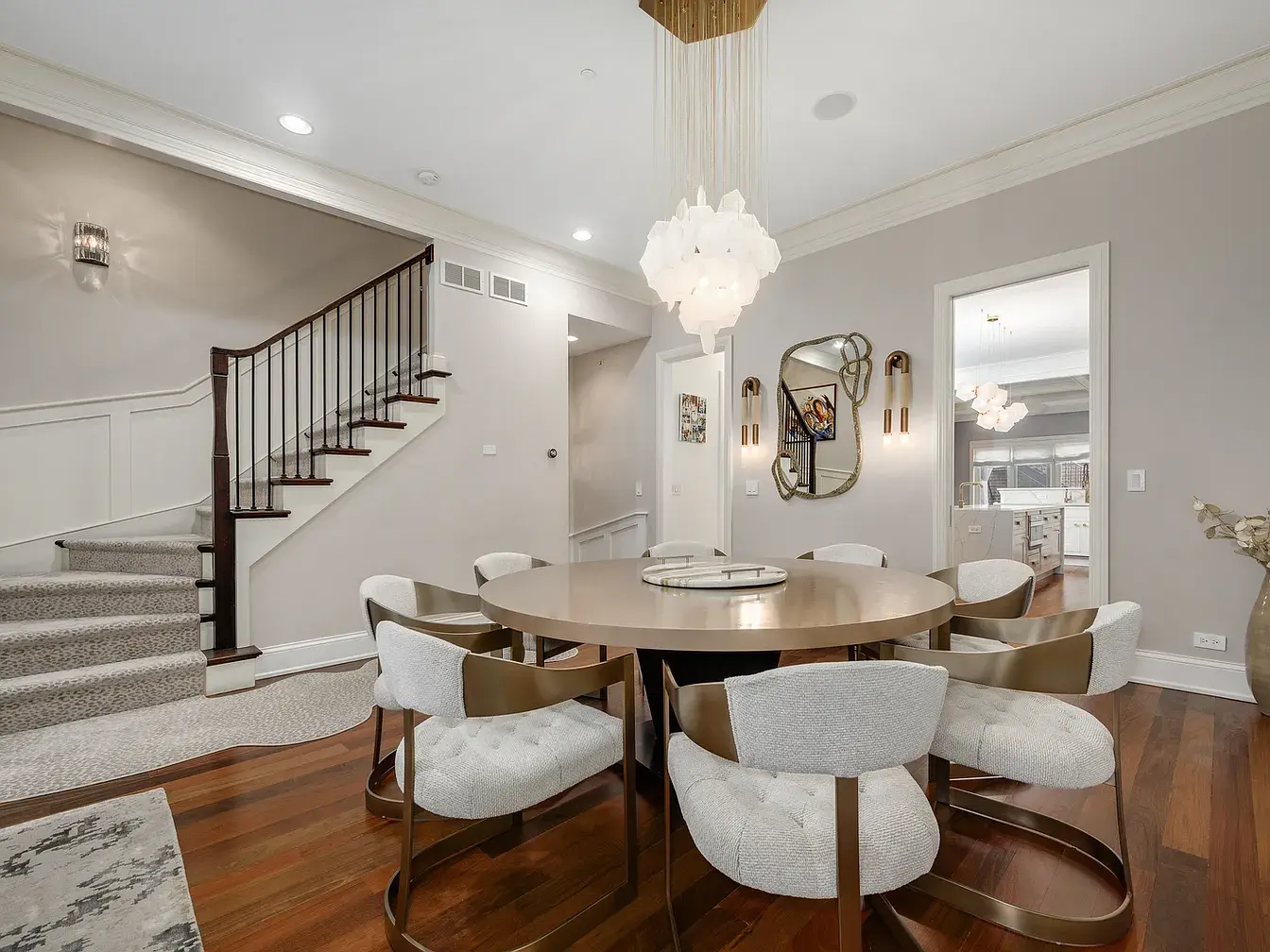 2140 N Clifton Ave,   Chicago, IL 60614