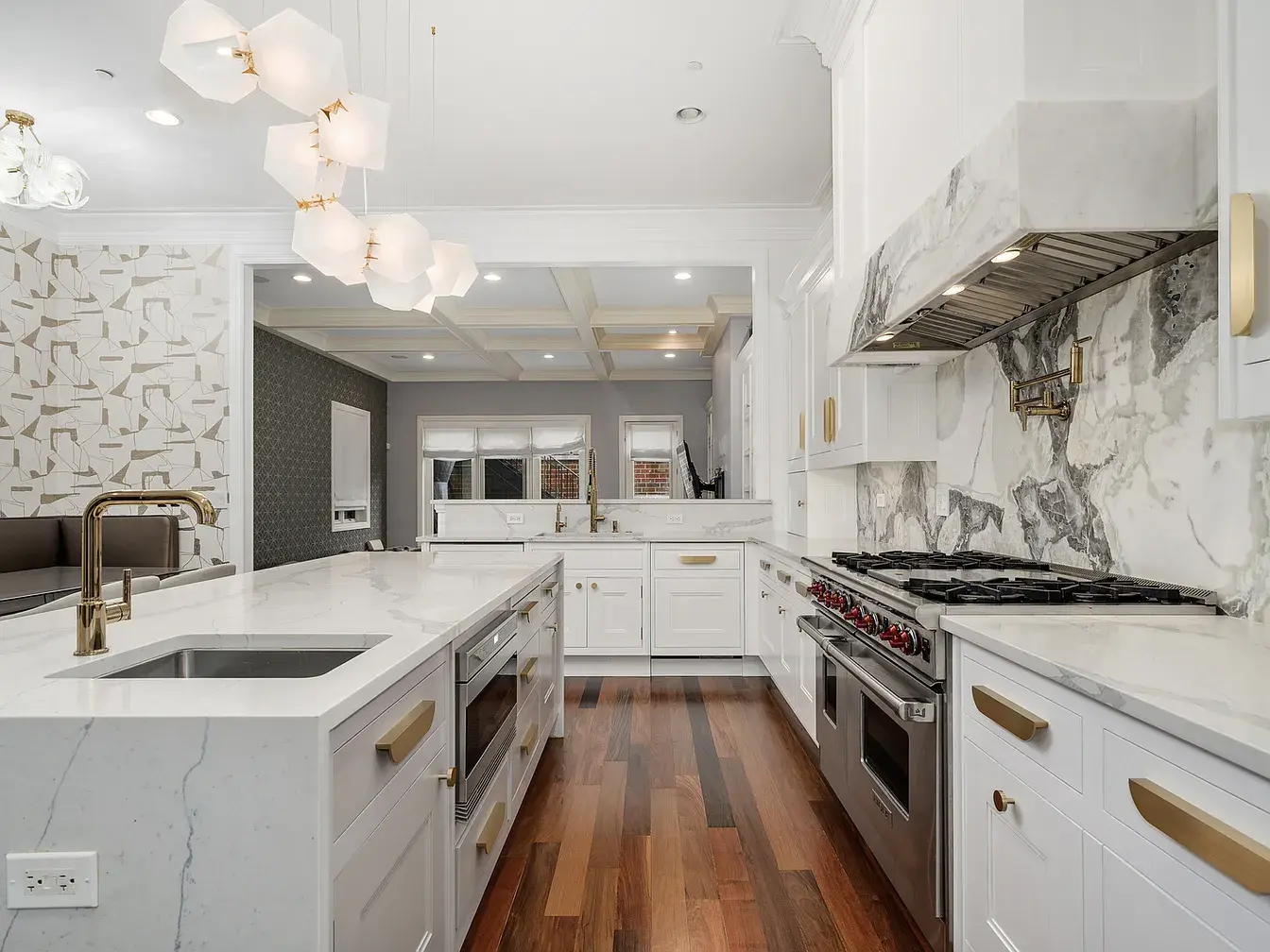 2140 N Clifton Ave,   Chicago, IL 60614