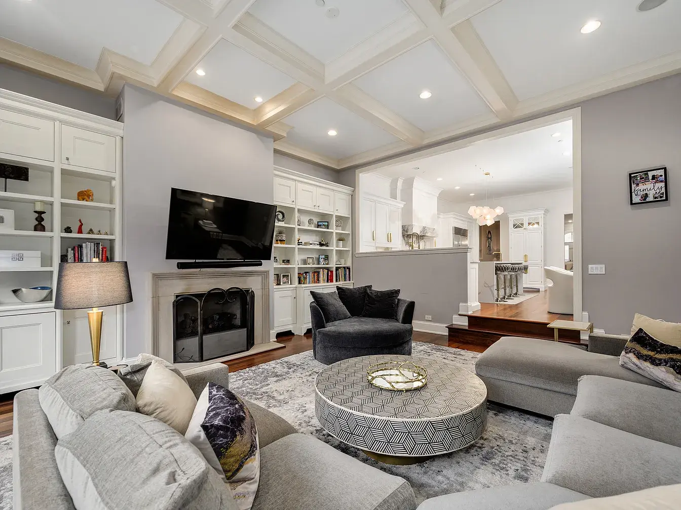 2140 N Clifton Ave,   Chicago, IL 60614