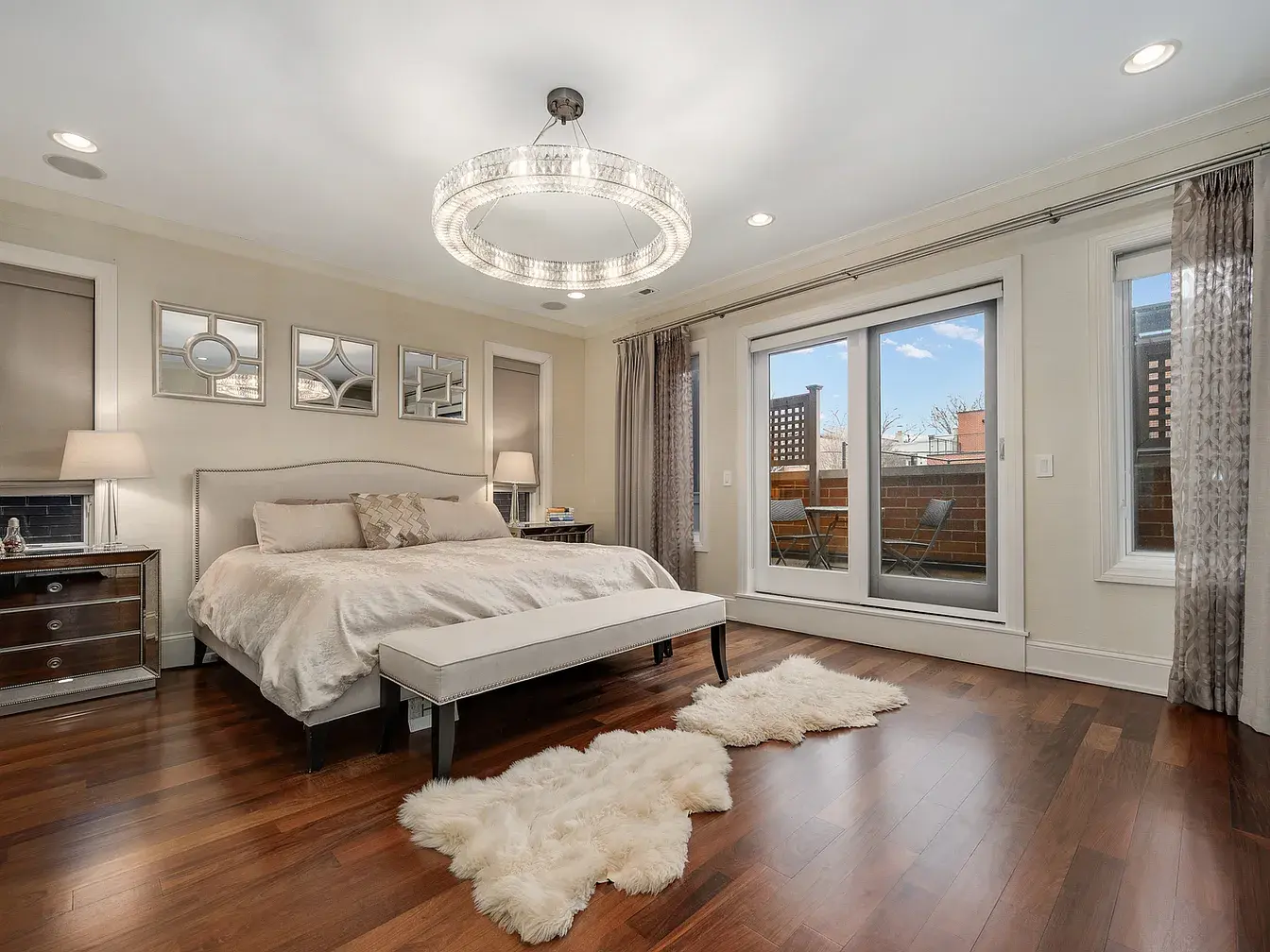 2140 N Clifton Ave,   Chicago, IL 60614