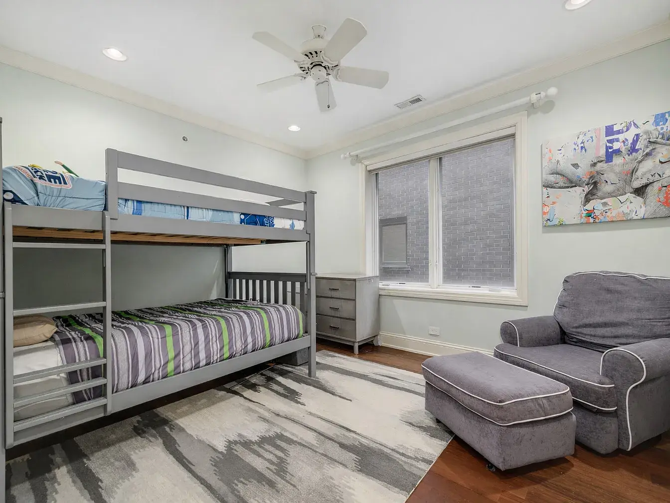 2140 N Clifton Ave,   Chicago, IL 60614