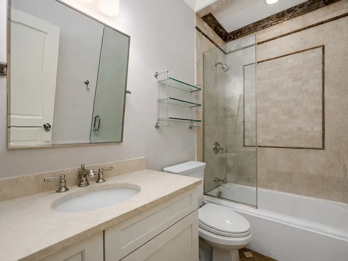 2140 N Clifton Ave,   Chicago, IL 60614