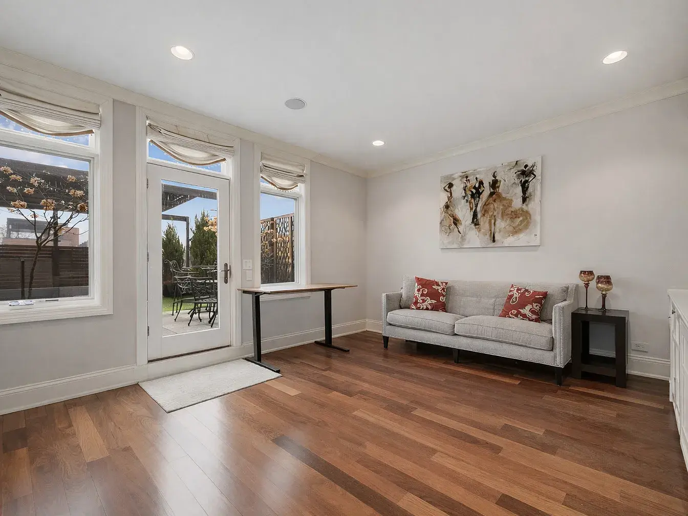 2140 N Clifton Ave,   Chicago, IL 60614