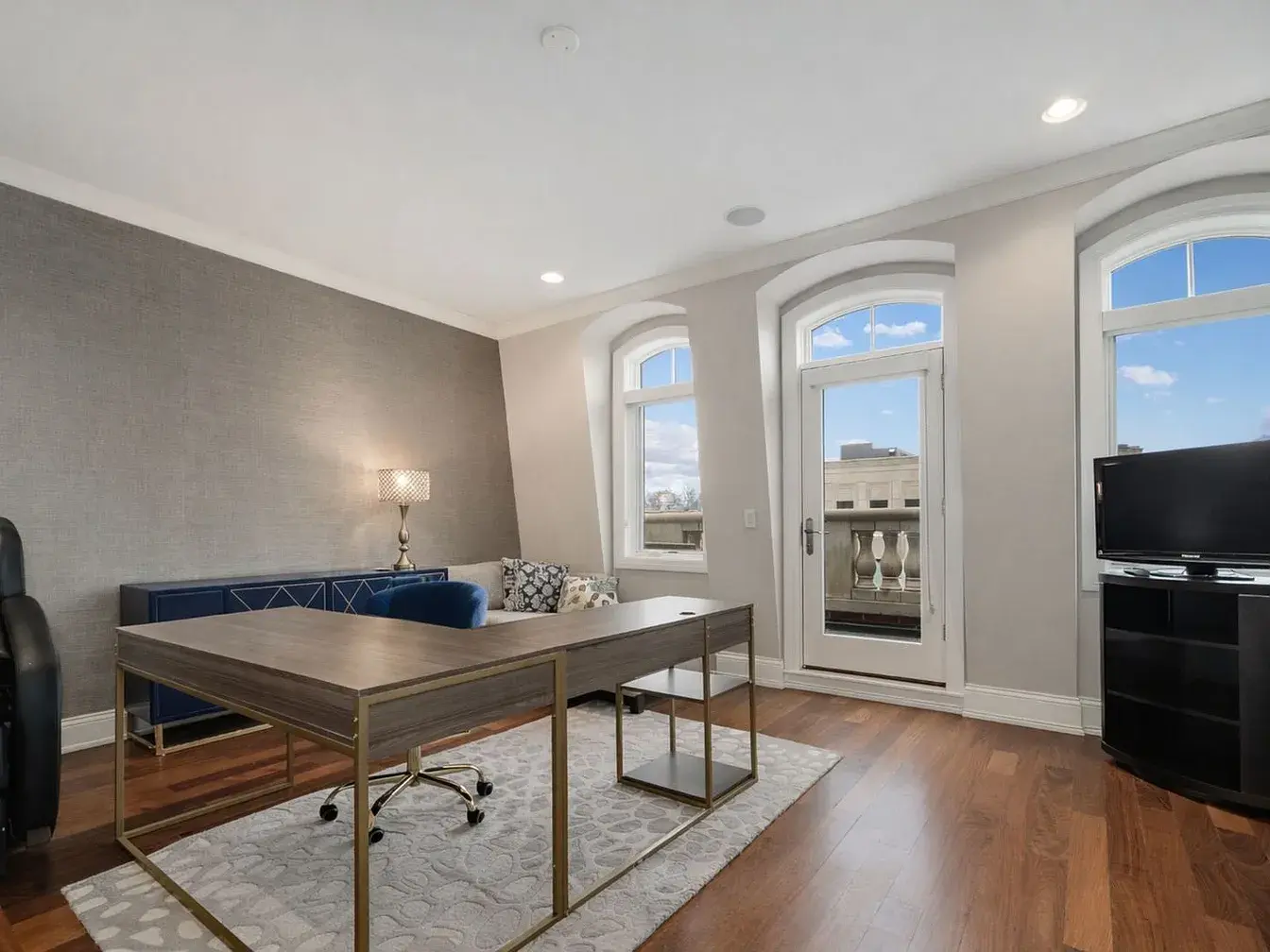 2140 N Clifton Ave,   Chicago, IL 60614