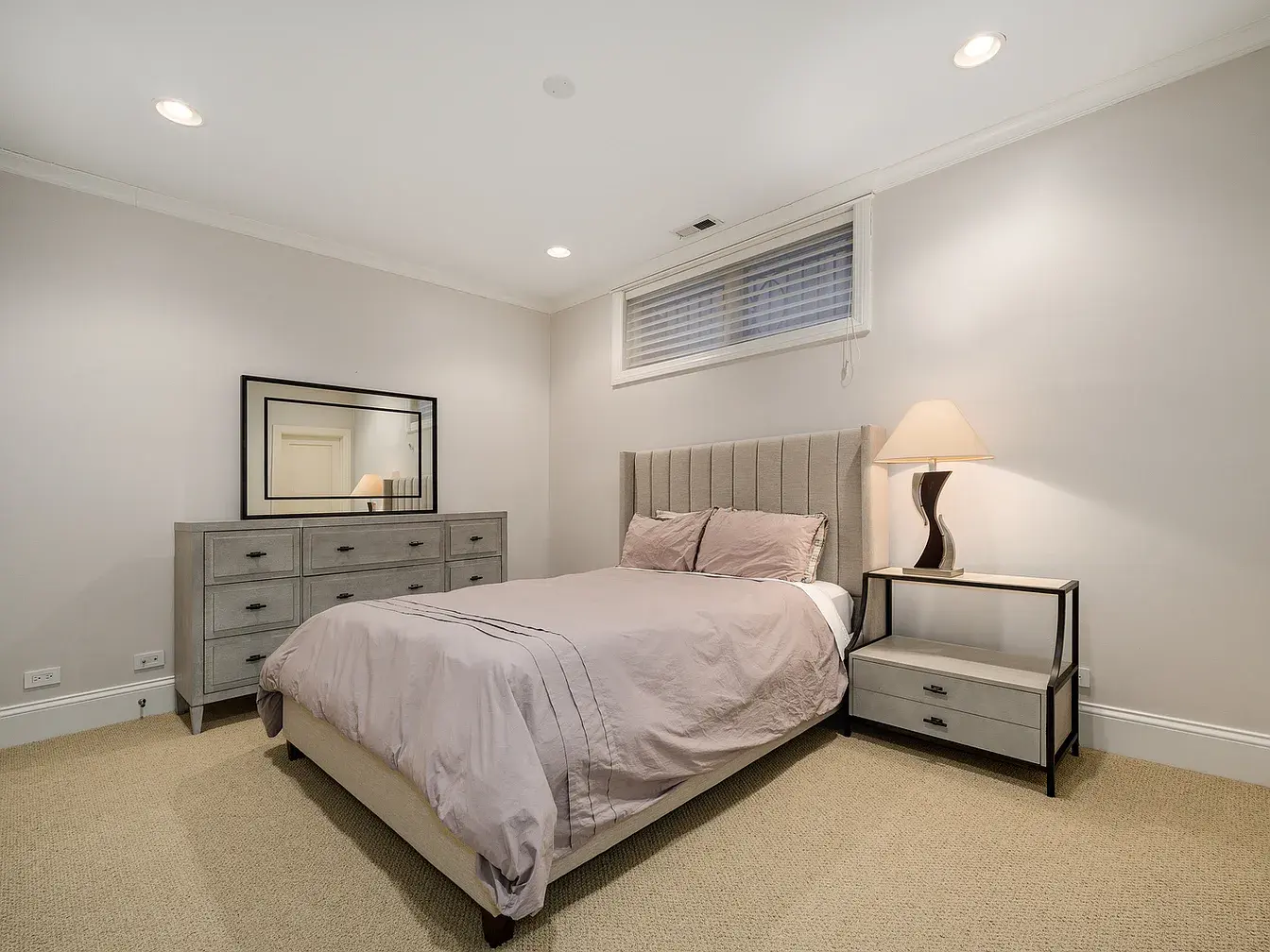 2140 N Clifton Ave,   Chicago, IL 60614