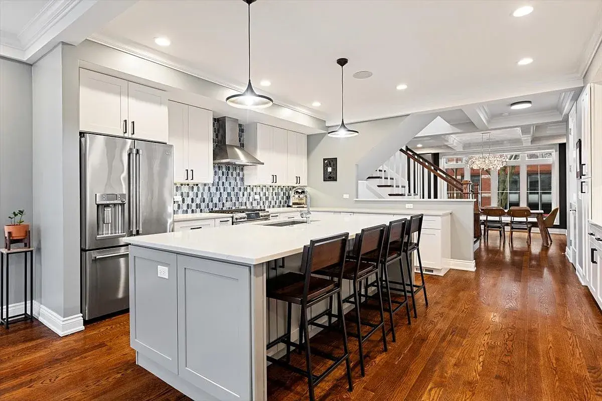 2514 W Moffat St,   Chicago, IL 60647