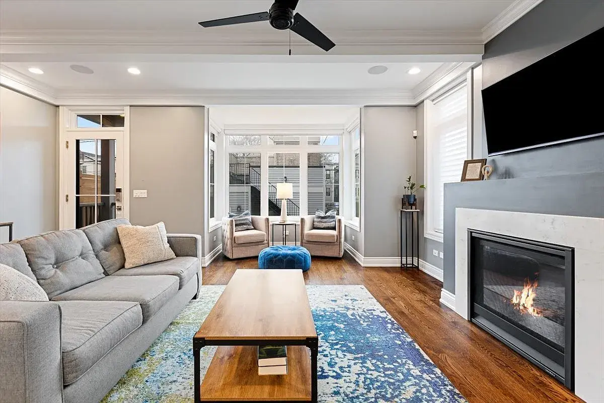 2514 W Moffat St,   Chicago, IL 60647