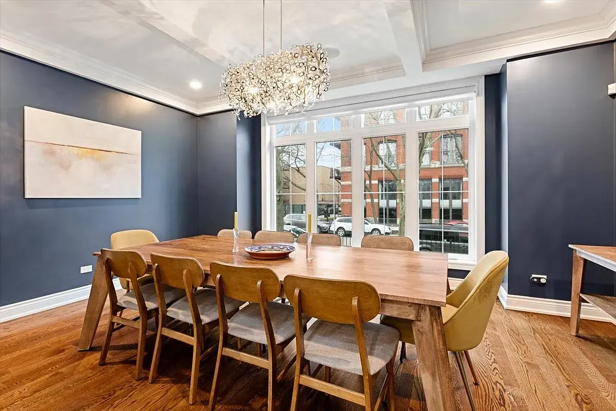 2514 W Moffat St,   Chicago, IL 60647