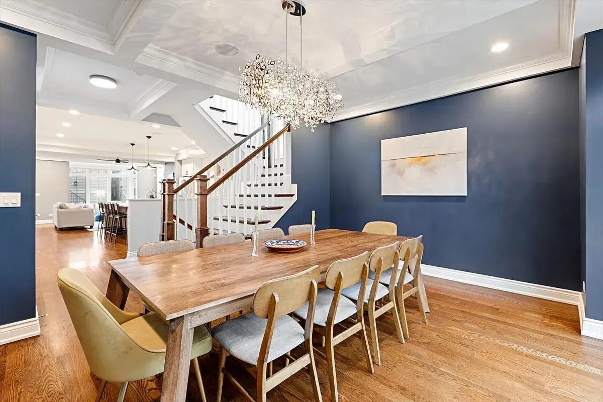 2514 W Moffat St,   Chicago, IL 60647