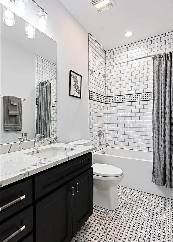 2514 W Moffat St,   Chicago, IL 60647