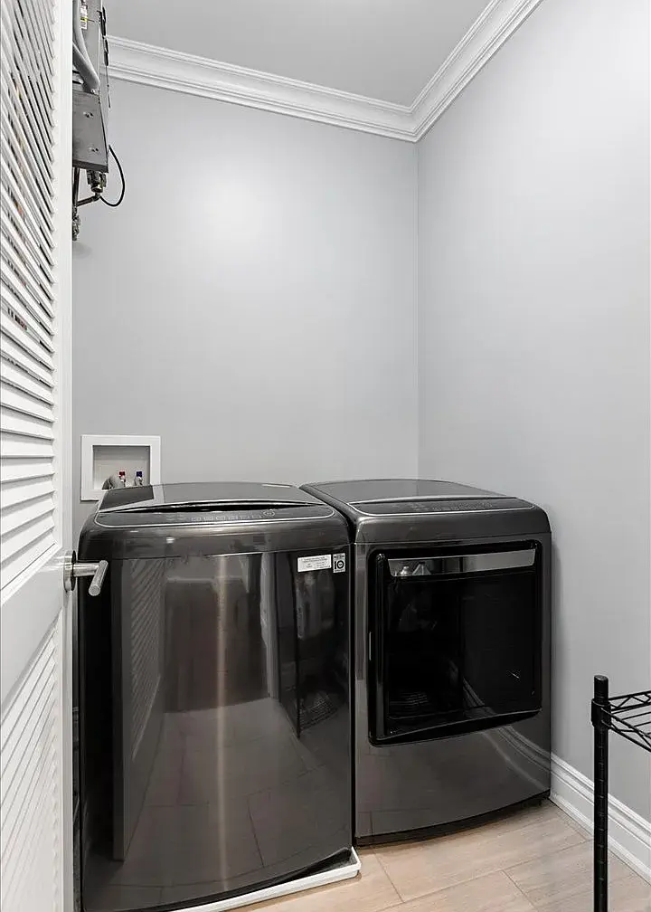 2514 W Moffat St,   Chicago, IL 60647