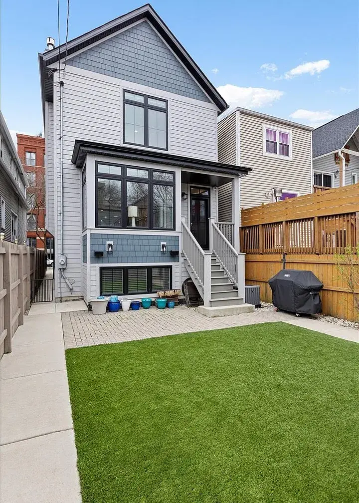 2514 W Moffat St,   Chicago, IL 60647